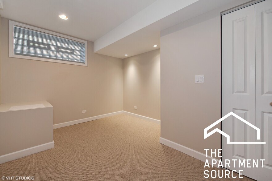 Building Photo - 1804 N Sheffield Ave