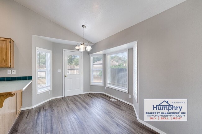 Building Photo - 3 Bedroom/2.5 Bathroom/2 Car Garage, 1,574 Sqft in the Landing Subdivision. Living Room/Dining Ro...