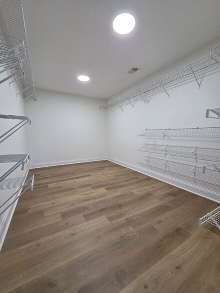 Building Photo - 8312 Compton Acres Ln
