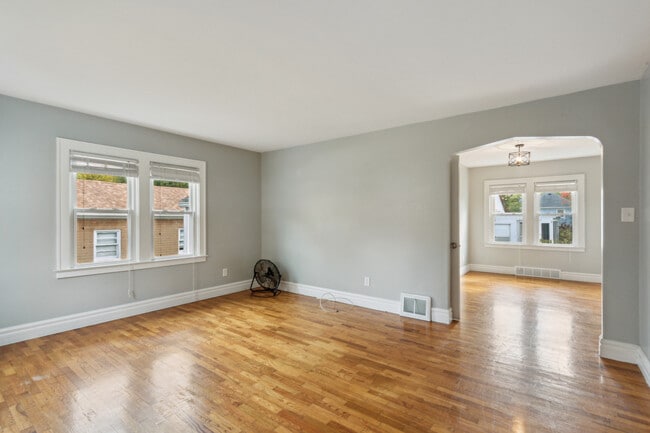 Building Photo - 629 St Clair Ave