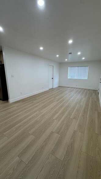 Building Photo - 3443 E 8th St