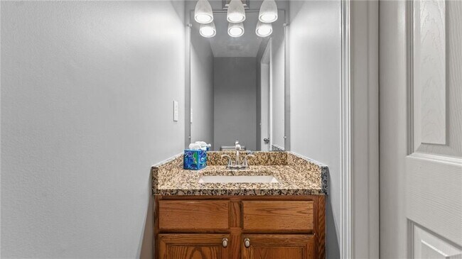 Building Photo - 450 Manor Glen Dr