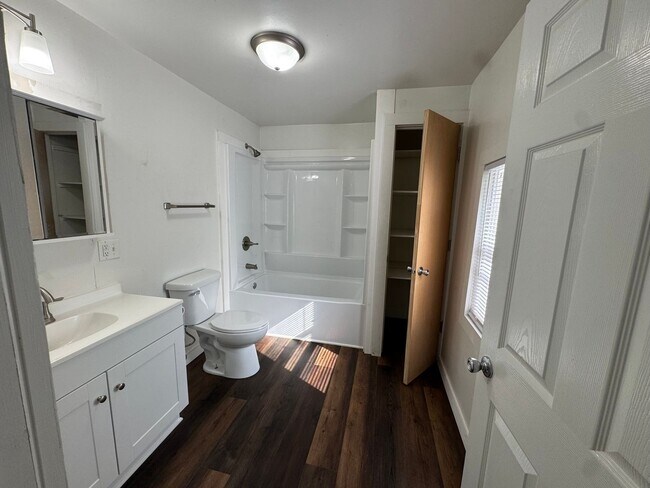 Building Photo - Coming Soon! 4 Bedroom Moline Rental, Pet ...