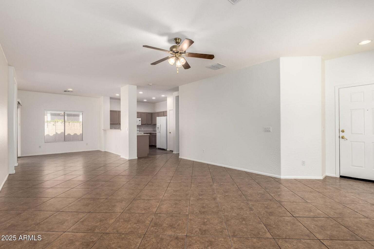 Building Photo - 2556 W Amber Sun Dr