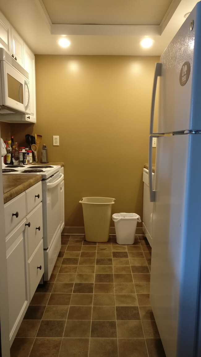 Kitchen - 804 Stratford Dr