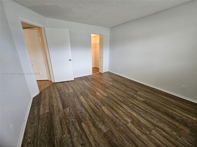 Building Photo - 7820 S Colony Cir