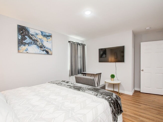 Building Photo - 6610 Haight St