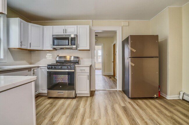 Building Photo - 84 Magnolia St