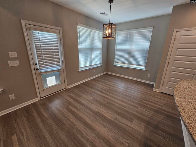 Building Photo - 717 N Pinewalk Way