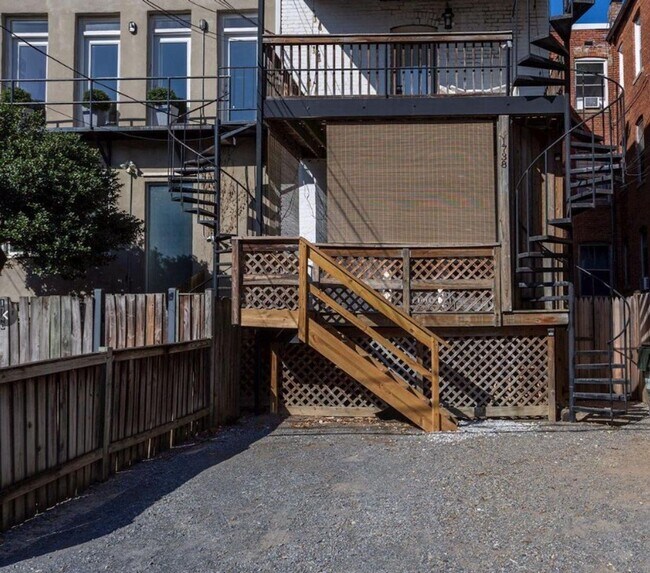 Building Photo - Large Sunny Dupont Two-Bed Condo Rental with Parking!