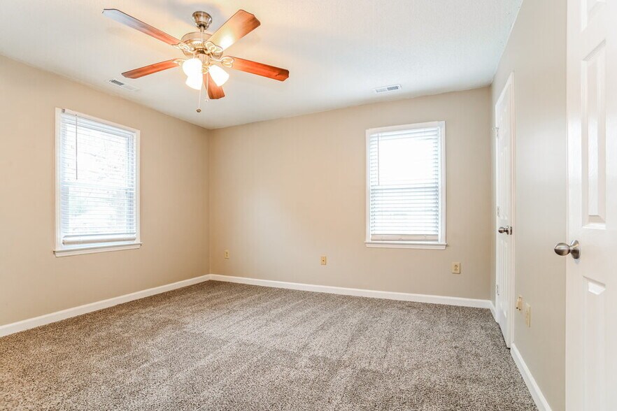 Building Photo - 9313 Fairmead Dr