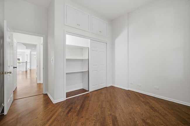 Building Photo - 626 W Buckingham Pl