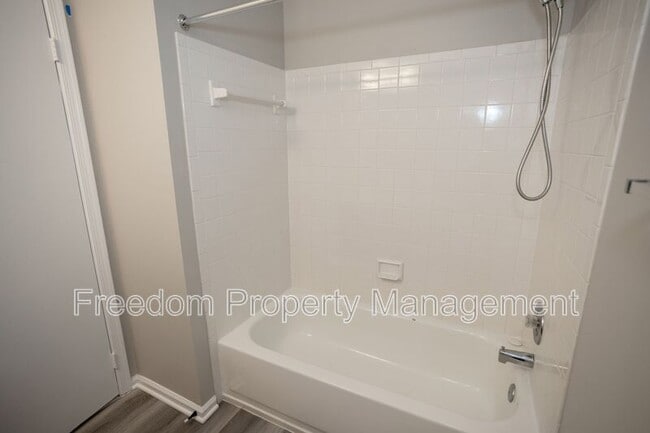 Building Photo - 16326 Taconic Cir