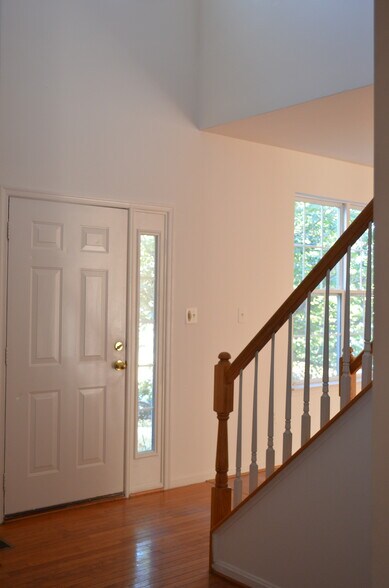 Building Photo - 8114 Pepper Ridge Way