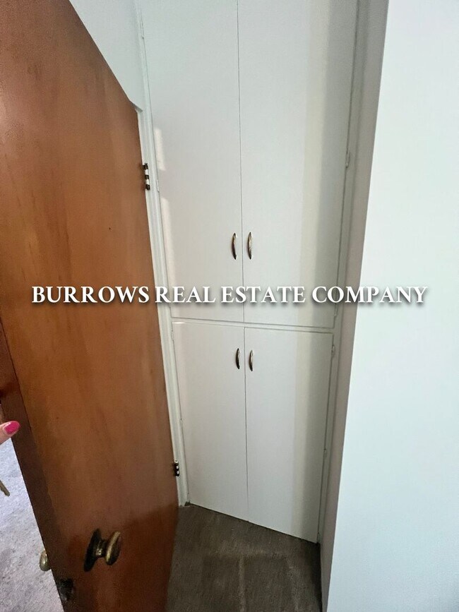 Building Photo - Single story 2 bedroom, 1 bathroom apartment in Ventura