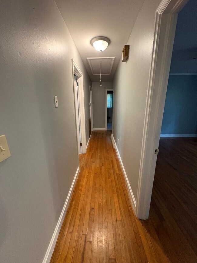 Building Photo - Great Location in Greenville 3 Bedroom 1.5 Bath  Minutes from Downtown!!