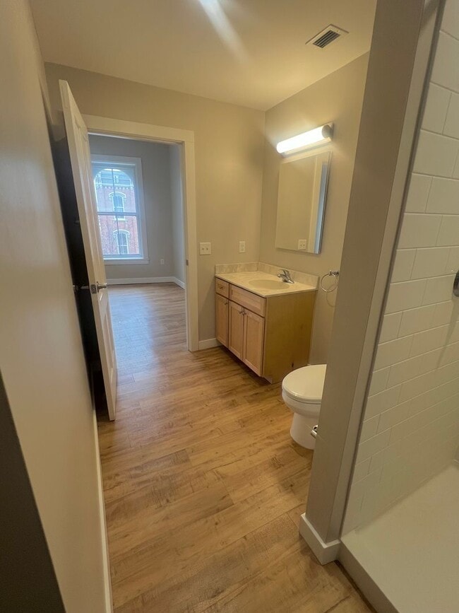 Building Photo - Putnam Winslow– $1,350 – 1 Bathroom Studio, 300 SQ.FT. – UTILITIES INCLUDED, Available 7/15/26
