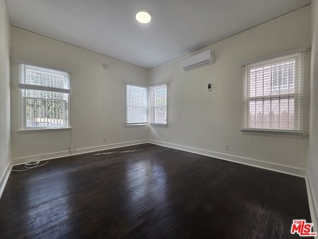 Building Photo - 107 N Sweetzer Ave