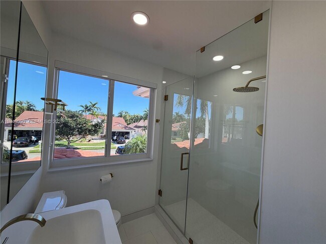 Building Photo - 364 SW 188th Ave