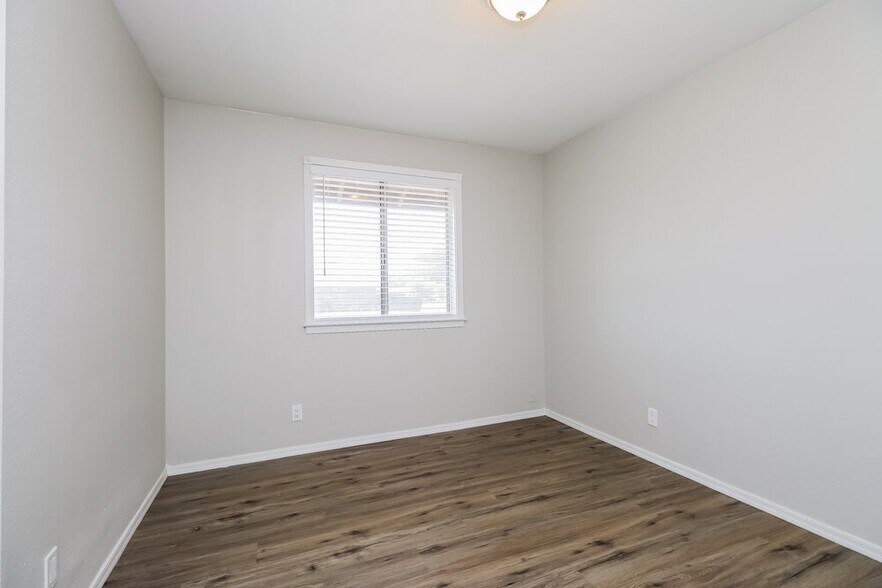 Building Photo - 2520 E Javelina Ave