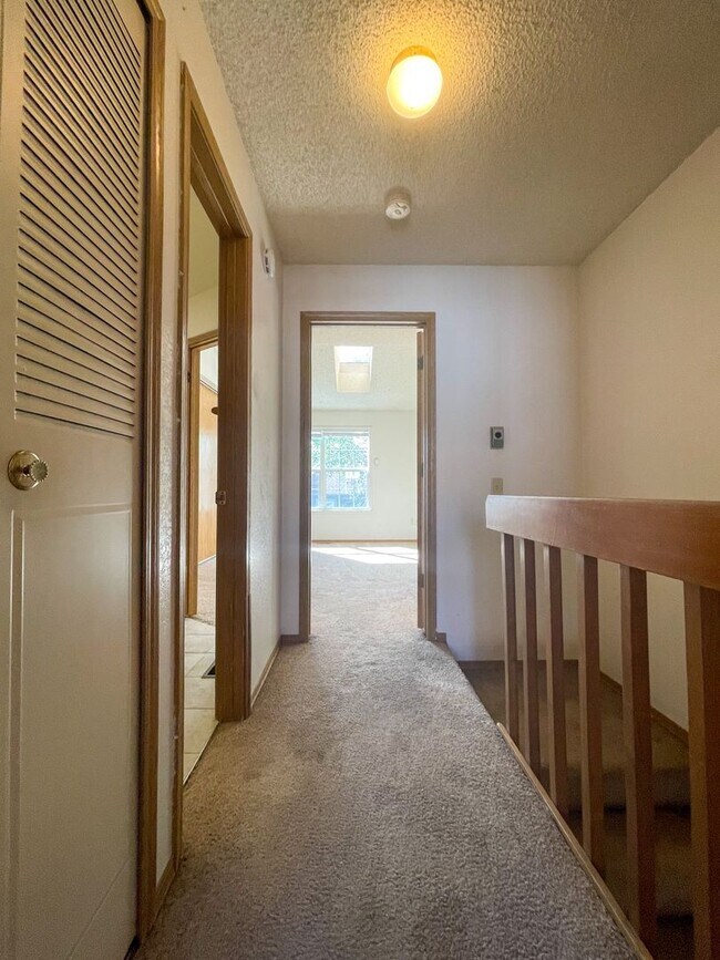 Building Photo - Beautiful 2-Bedroom Townhome in Aurora – A...