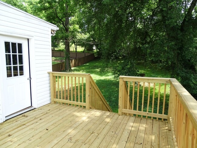 Building Photo - 2 Bedroom 1 Bathroom in South Knoxville