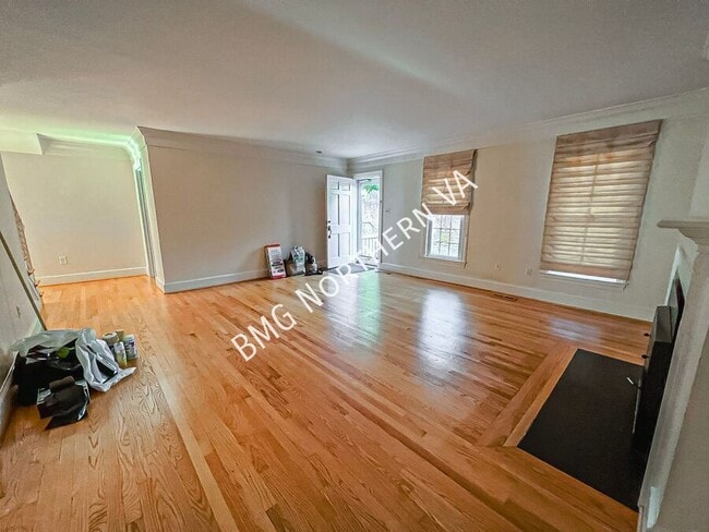Building Photo - 1325 Lynnbrook Dr