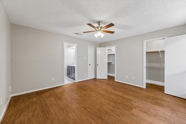 Building Photo - 995 Memorial Village Dr