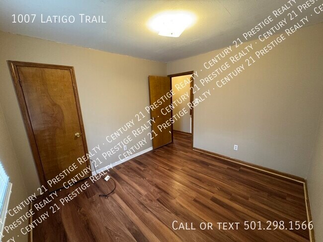 Building Photo - 1007 Latigo Trail