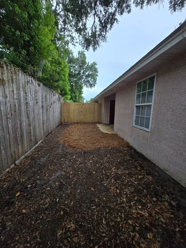 Building Photo - 142 Leeswood Cir