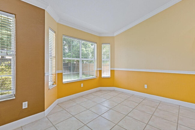 Building Photo - 208 Palm Cir