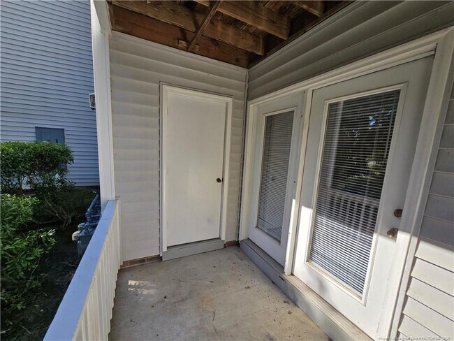Building Photo - 267 Waterdown Dr