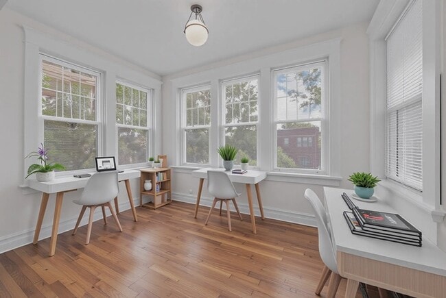 Building Photo - 721-725 Interdrive - Now Leasing for 2026/27