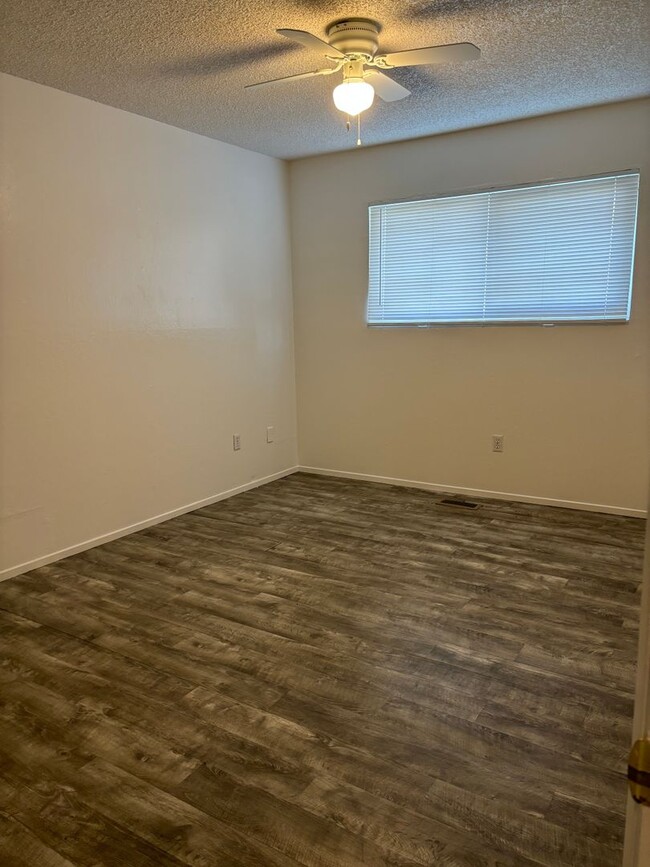 Building Photo - 2 bedroom ~1 bath ~ 1 car Garage!!