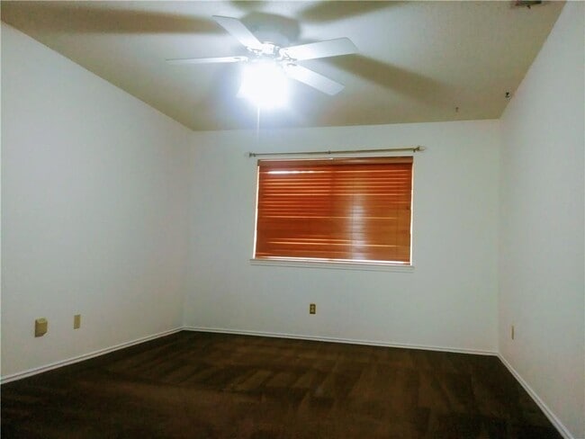 Building Photo - 8226 Summer Side Dr
