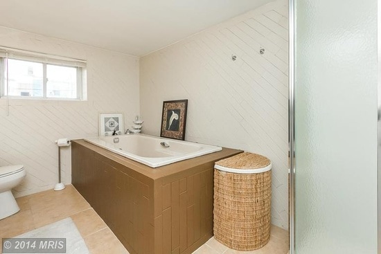 Building Photo - 825 S Linwood Ave