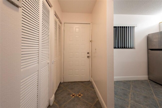 Building Photo - 10571 Royal Palm Blvd