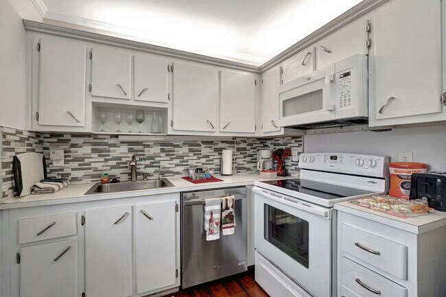 Building Photo - 288 Tuscany Ln