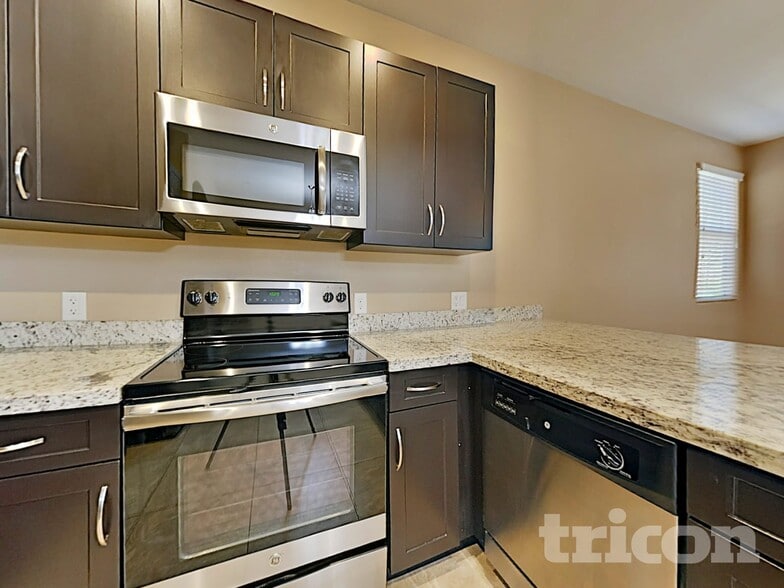 Building Photo - 12532 W Hummingbird Terrace