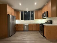 Building Photo - 562 29th St