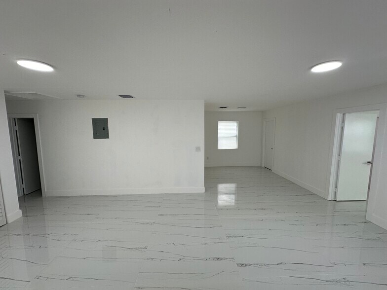 Building Photo - 1120 NW 128th St