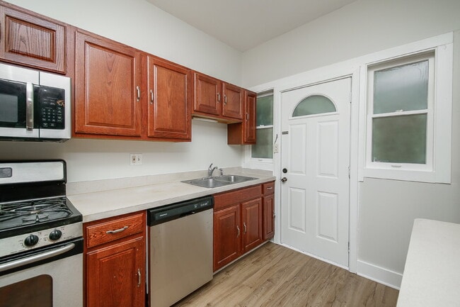 Building Photo - Updated 3-bedroom with Garage