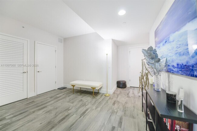 Building Photo - 1010 Brickell Ave