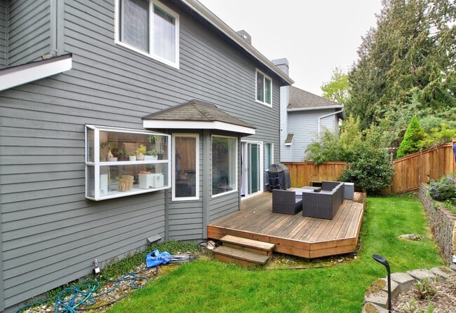 Building Photo - 940 223rd Pl NE