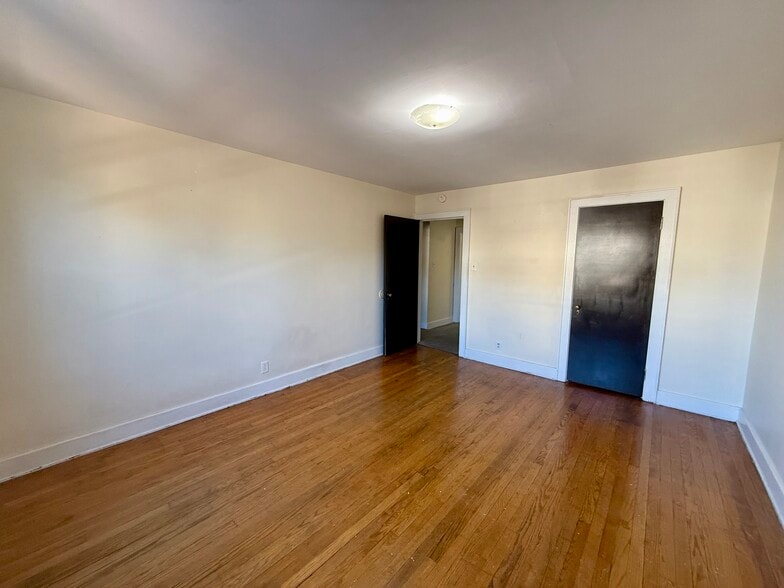 Building Photo - 17 2nd St