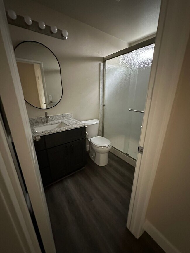 Building Photo - Remodeled 3 Bedroom!