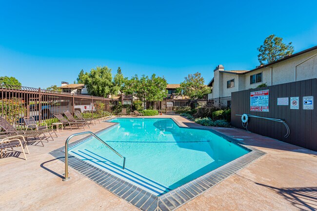 Building Photo - 6716 Clybourn Ave