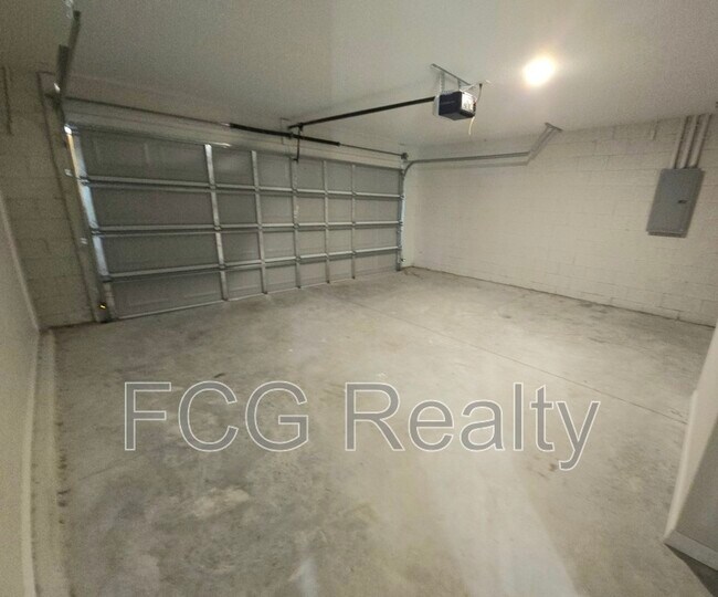 Building Photo - 9809 N Santee Terrace