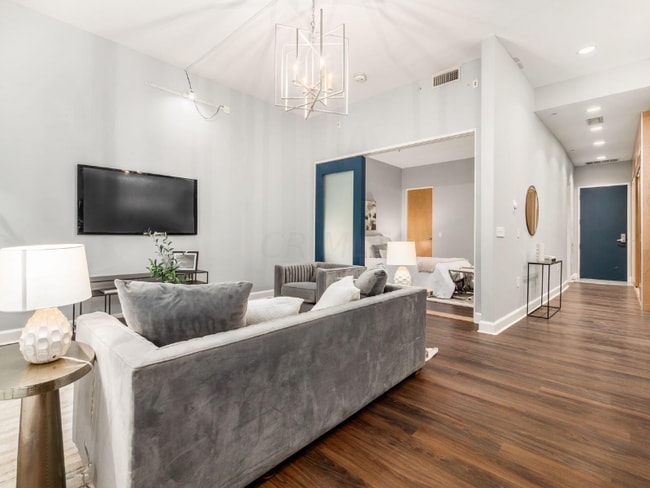 Building Photo - 106 N High St