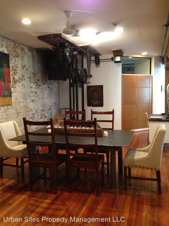 Building Photo - 1 br, 1 bath Apartment - 209 Woodward St
